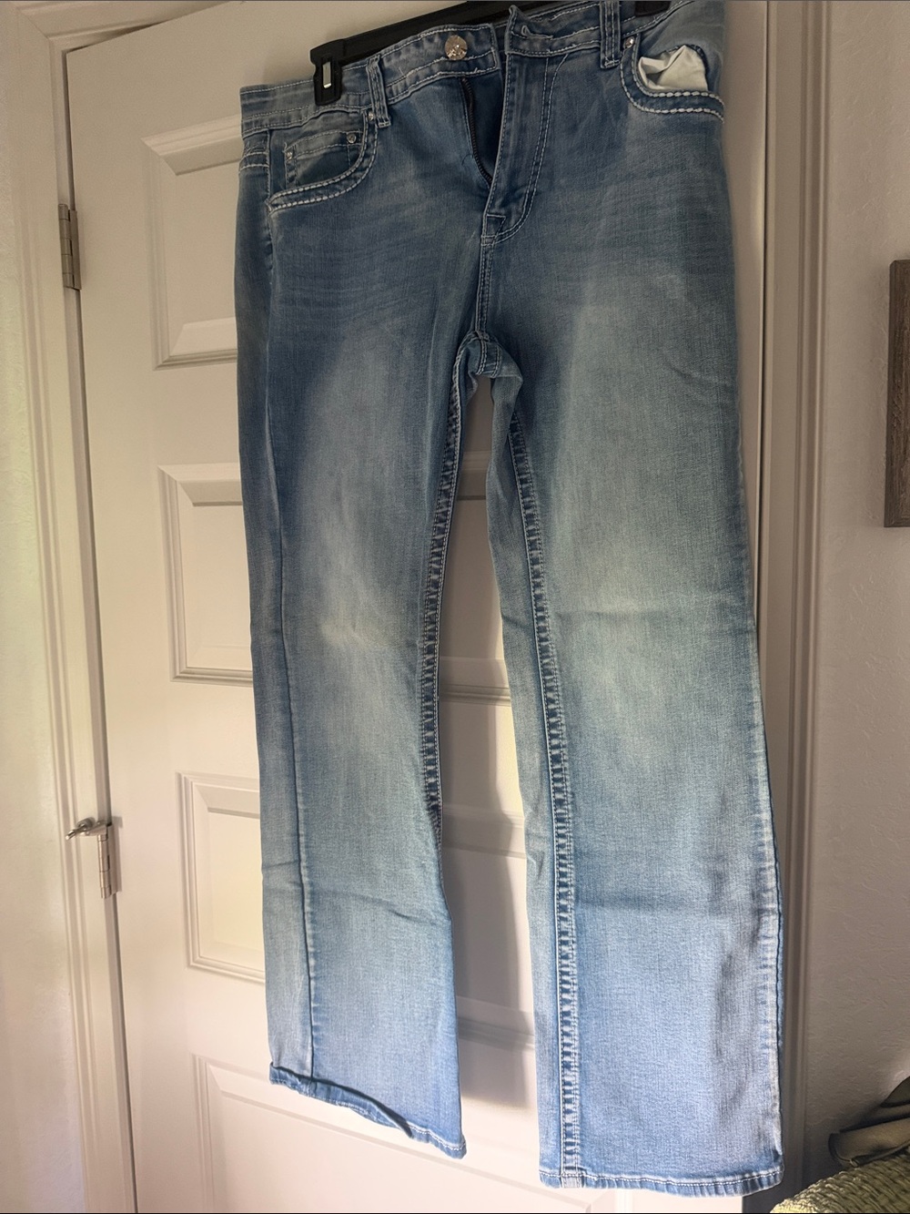 Light Wash Women's Jeans - Classic Straight Leg